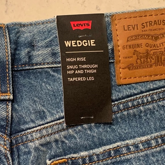 Levi's Women's Premium Wedgie High Rise Jeans NWT - 26 - Picture 4 of 14